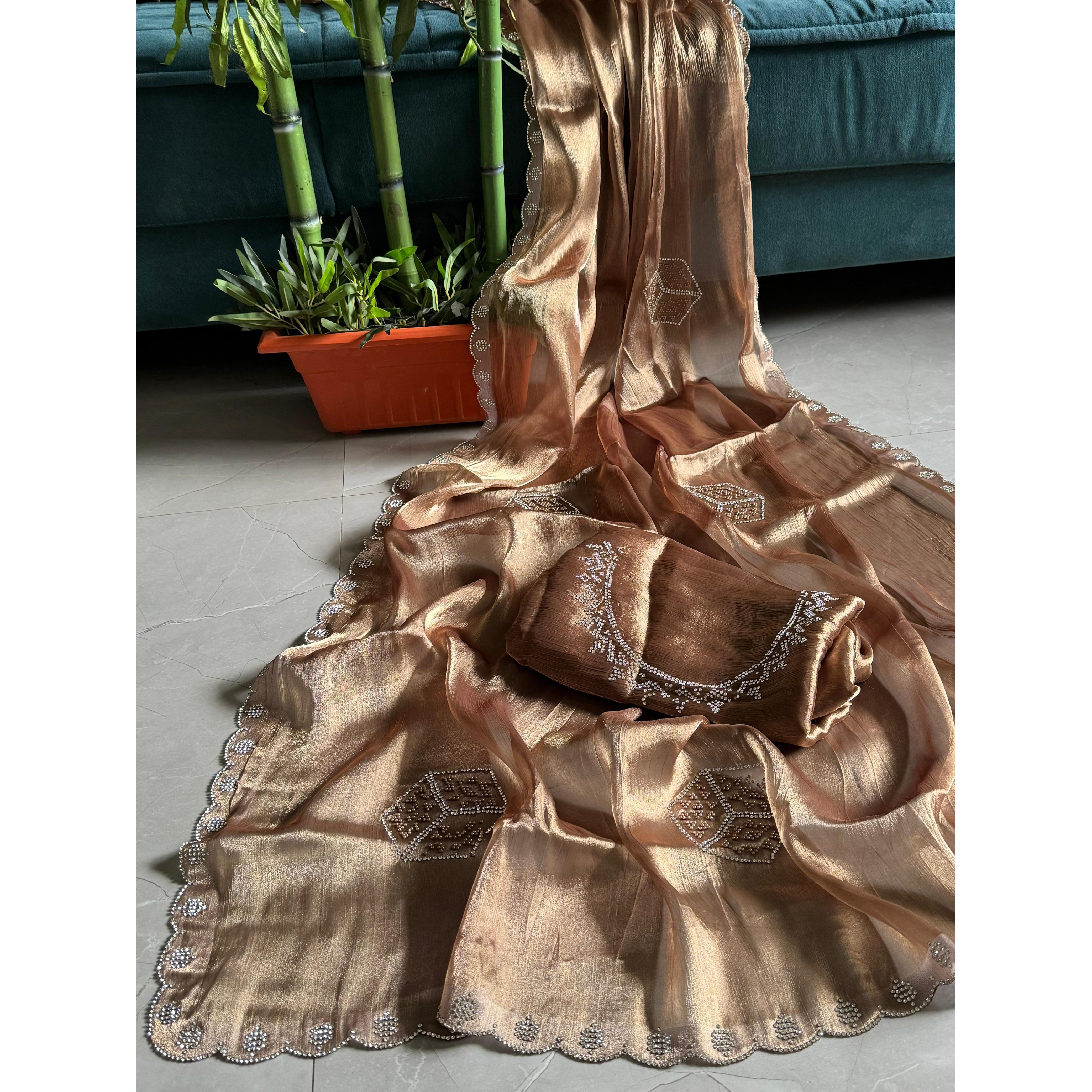 богатая и изящная полностью ткань burburry, очень красивый цвет с оригинальной алмазной работой с вырезанной работой с вырезанной коробкой moti, алмазная ручная работа